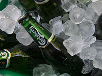 В пиво Carlsberg могли попасть частицы фильтра; компания просит вернуть его в магазины