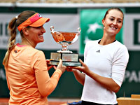 Кристина Младенович и Тимеа Бабош стали победительницами Открытого чемпионата Франции