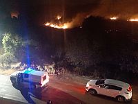 Пожар на медовой фабрике в поселке Манот, местные жители эвакуированы