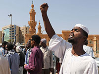 Манифестации против нормализации в Судане, участники жгут израильские флаги