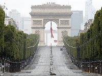 Возле Триумфальной арки в Париже обнаружена сумка с оружием и боеприпасами