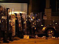 Беспорядки в Филадельфии после того, как полицейские застрелили темнокожего