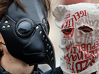 Шоу "глупых масок" на акции ковид-диссидентов в Праге. Фоторепортаж
