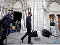 Французский президент Эммануэль Макрон на месте террористической атаки. 29 октября 2020 года