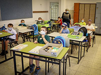 Возобновились занятия в младших классах израильских школ