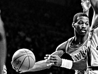 Эдди Джонсон (Атланта Хоукс) в матче плэй-офф НБА против "Милуоки Бакс" (1980)