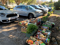 Раздача продуктов в Кейптауне в рамках проекта Еврейского агентства Jready (фото любезно предоставлено jcs)