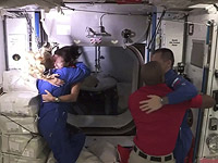 Спустя несколько часов после стыковки экипаж Crew Dragon перешел на МКС