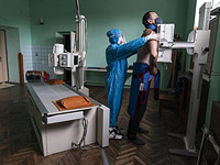 Коронавирусный антирекорд Украины: за сутки выявлены около 12,5 тысяч заразившихся, 256 больных умерли