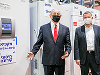 Премьер-министр Израиля Биньямин Нетаньяху и министр здравоохранения Юлий Эдельштейн в логистическом центре Teva, где будут храниться и распространяться вакцины против коронавируса, 26 ноября 2020 г