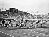 Финальный забег Римской олимпиады на дистанции 100 м. Мария Иткина третья слева