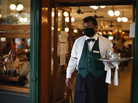 Насколько на самом деле велика опасность заразиться коронавирусом в ресторане?