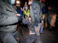 Возле дома министра здравоохранения прошла акция протеста молодых врачей, трое задержаны