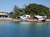 К Маршалловым островам прибило лодку-призрак с 6,5 центнерами кокаина