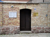 Дверь синагоги в Галле после нападения