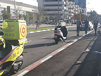 В Тель-Авиве  автомобиль сбил юношу, ехавшего на электросамокате. Пострадавший в критическом состоянии