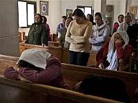 Египетский суд оправдал погромщиков, содравших одежду с 70-летней христианки