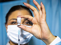 Минздрав распорядился приостановить вакцинацию, осуществляемую в больнице "Ихилов"