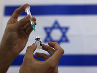 С 12 января первую дозу вакцины от коронавируса начнут массово получать израильтяне 55-60 лет