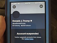 Twitter заблокировал аккаунты Трампа и его штаба
