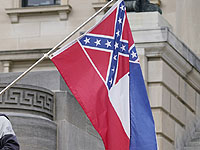 Возле Музея еврейского наследия в Нью-Йорке неизвестные повесили "флаг Конфедерации"
