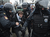 Число задержанных участников акций в поддержку Навального превысило 2500 человек