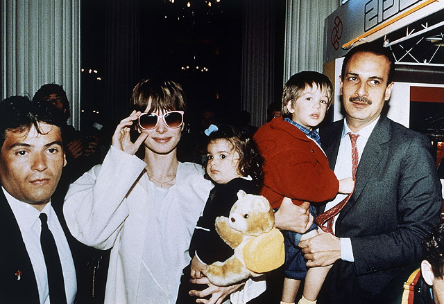 C мужем Ибрагимом Мусой и детьми, 1987 год
