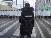 В Санкт-Петербурге полиция закрыла центральные станции метро, у активистов проходят обыски