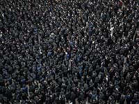 Тысячи "харедим" Бней-Брака участвуют в похоронах раввина Хаима Меира Вазнера, умершего от коронавируса