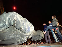 "Деятели культуры" призвали вернуть памятник Дзержинскому на Лубянскую площадь