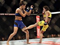 Клаудия Гаделья (в желтом)