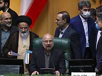 Парламент Ирана потребовал отдать Роухани под суд за соглашение с МАГАТЭ