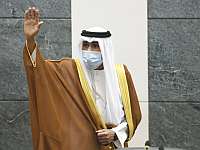 Эмир Кувейта вылетел в США на обследование