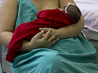 Исследование: прививки Pfizer и Moderna, сделанные кормящим женщинам, защищают младенцев
