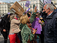В Мадриде правые активистки напали на феминисток, вышедших на массовую акцию вопреки запрету властей