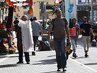 Полиция патрулировала Блошиный рынок в Яффо, стремясь не допустить нарушений карантина.