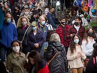 Минздрав: привитые граждане все еще обязаны носить маски