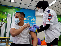 Вакцинация против коронавируса: около 67% взрослых израильтян привиты полностью