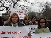 Акция в защиту прав женщин в Стамбуле