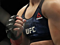 Спортсменка UFC опубликовала эротические фотографии