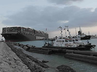 Контейнеровоз Ever Given сняли с мели, но Суэцкий канал пока закрыт