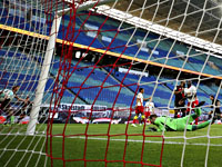 Горецка забивает победный гол в матче "Лейпциг" - "Бавария"