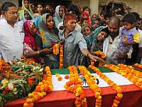 В Индии маоисты убили пятерых полицейских