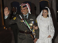 Май 2004 года, принц Хамза и его супруга во дворце Захран во время свадебной церемонии