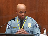 Глава полиции Миннеаполиса в суде: "Полицейский не должен так себя вести"