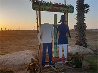 Памятник жертвам теракта в "Дольфи". По состоянию на вечер 12 апреля