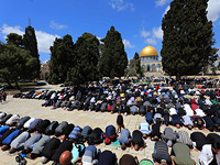 Около 70 тысяч мусульман приняли участие в молитве у мечети Аль-Акса в первую пятницу Рамадана