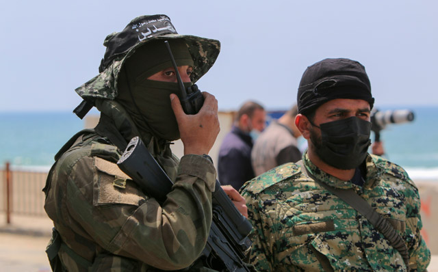 "Бригады муджахидов" провели показательные учения в день ракетных обстрелов из Газы. Фоторепортаж