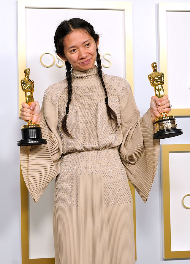 Хлоя Чжао, обладательница наград за лучший фильм и за лучшую режиссуру кинокартины "Страна кочевников"