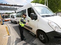 Автобусы минтранса не могут добраться до Мерона из-за "пробок", полиция "расчищает" трассы